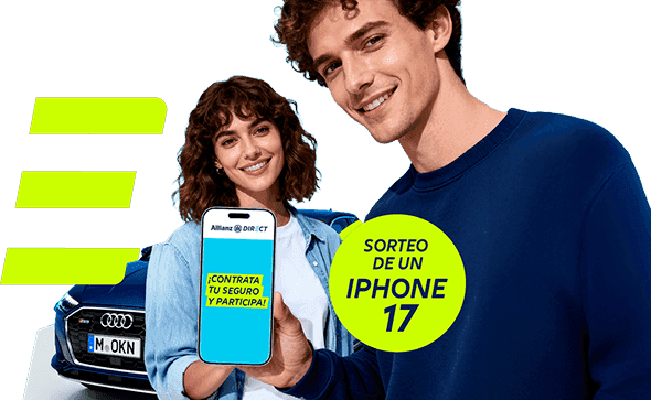 Hombre mirando el móvil