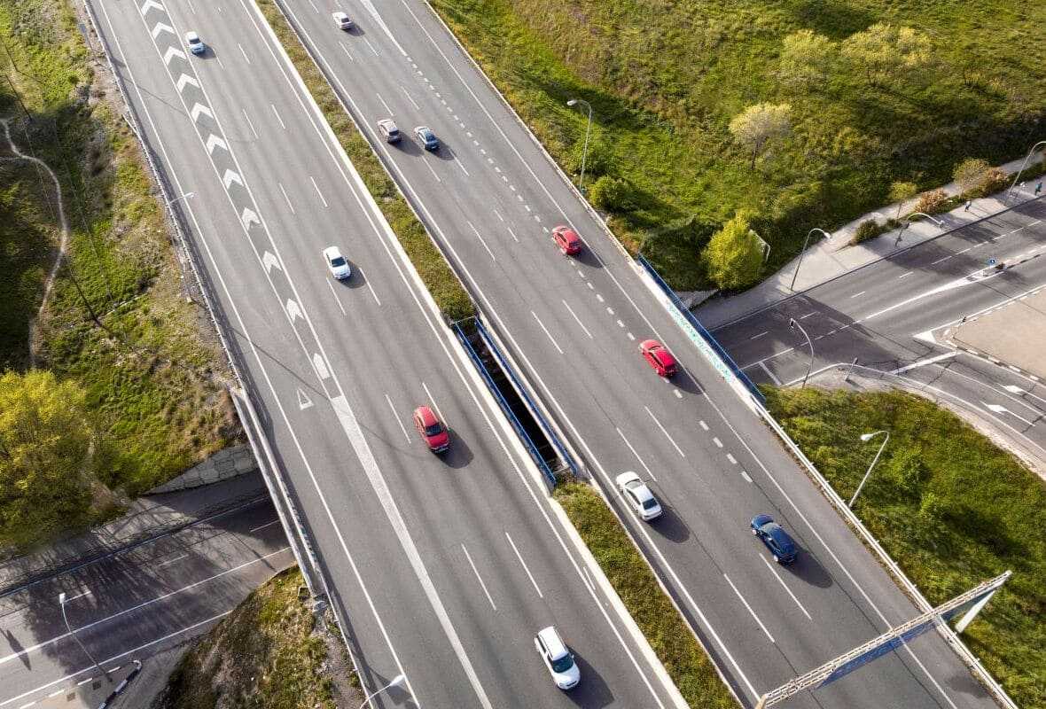 Carretera con coches 