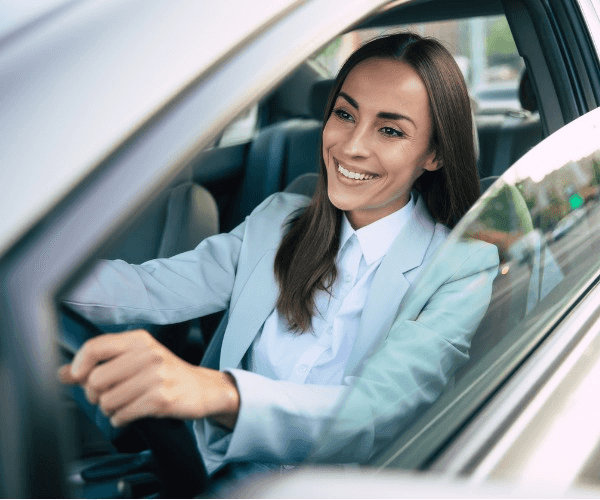 mujer conduciendo